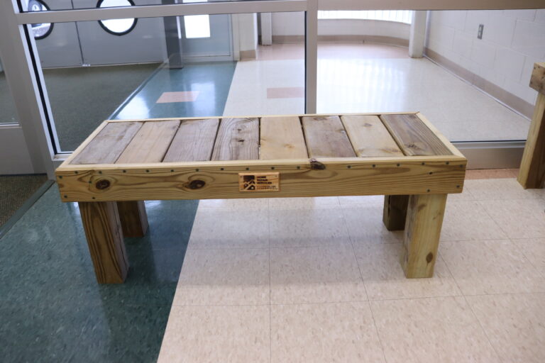 Singular Bench-Style